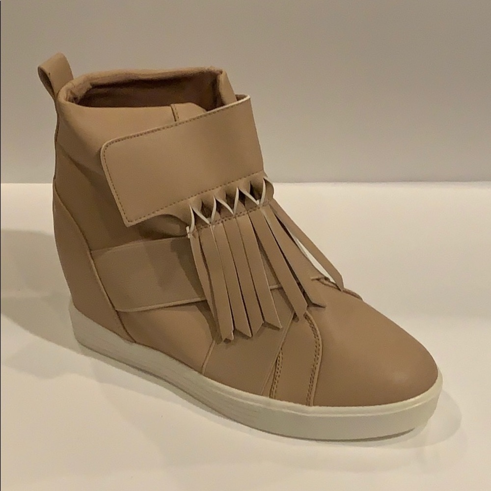NWT Vices Velcro Ankle Fringe Strap Sneakers 7.5